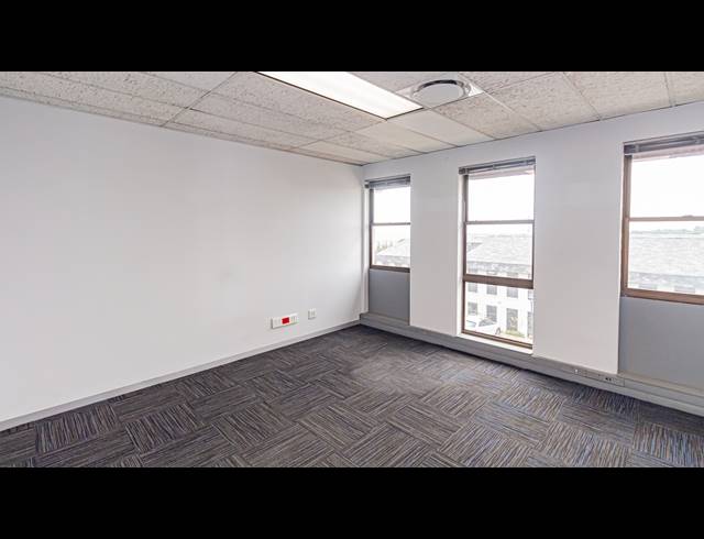 240M² OFFICE TO LET IN DUNKELD WEST